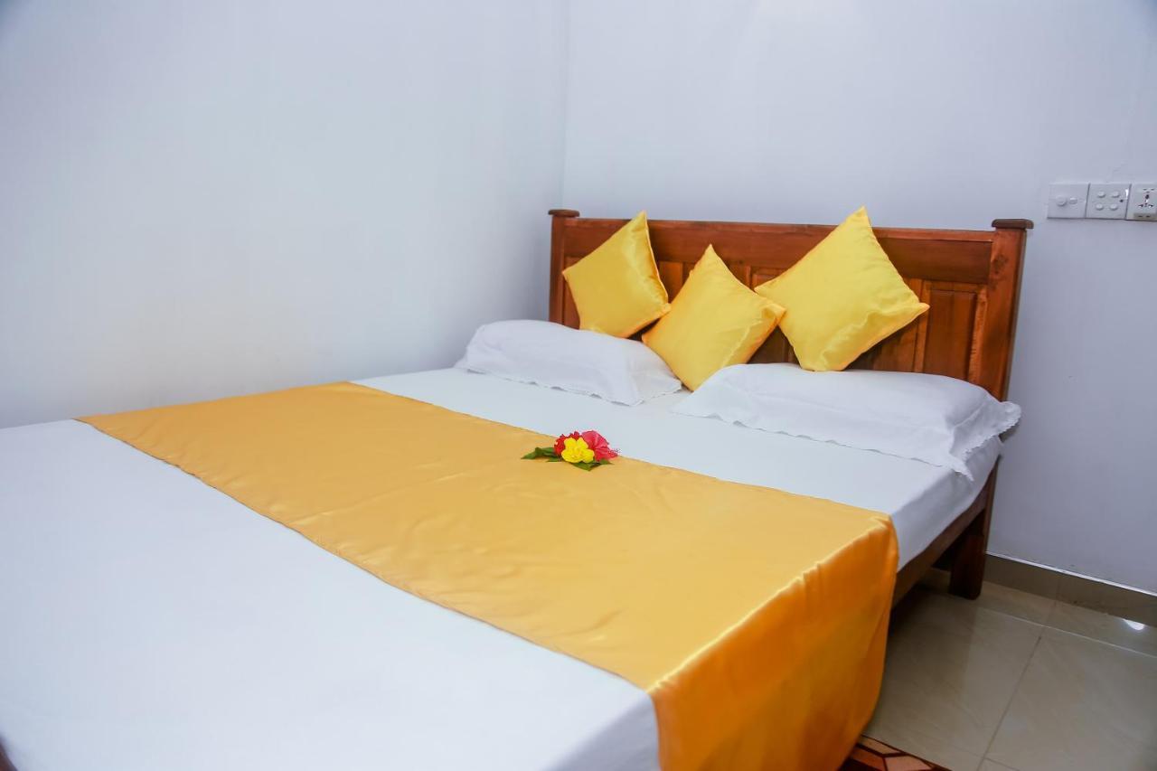 Hotel Ranjith Guest Mirissa Esterno foto
